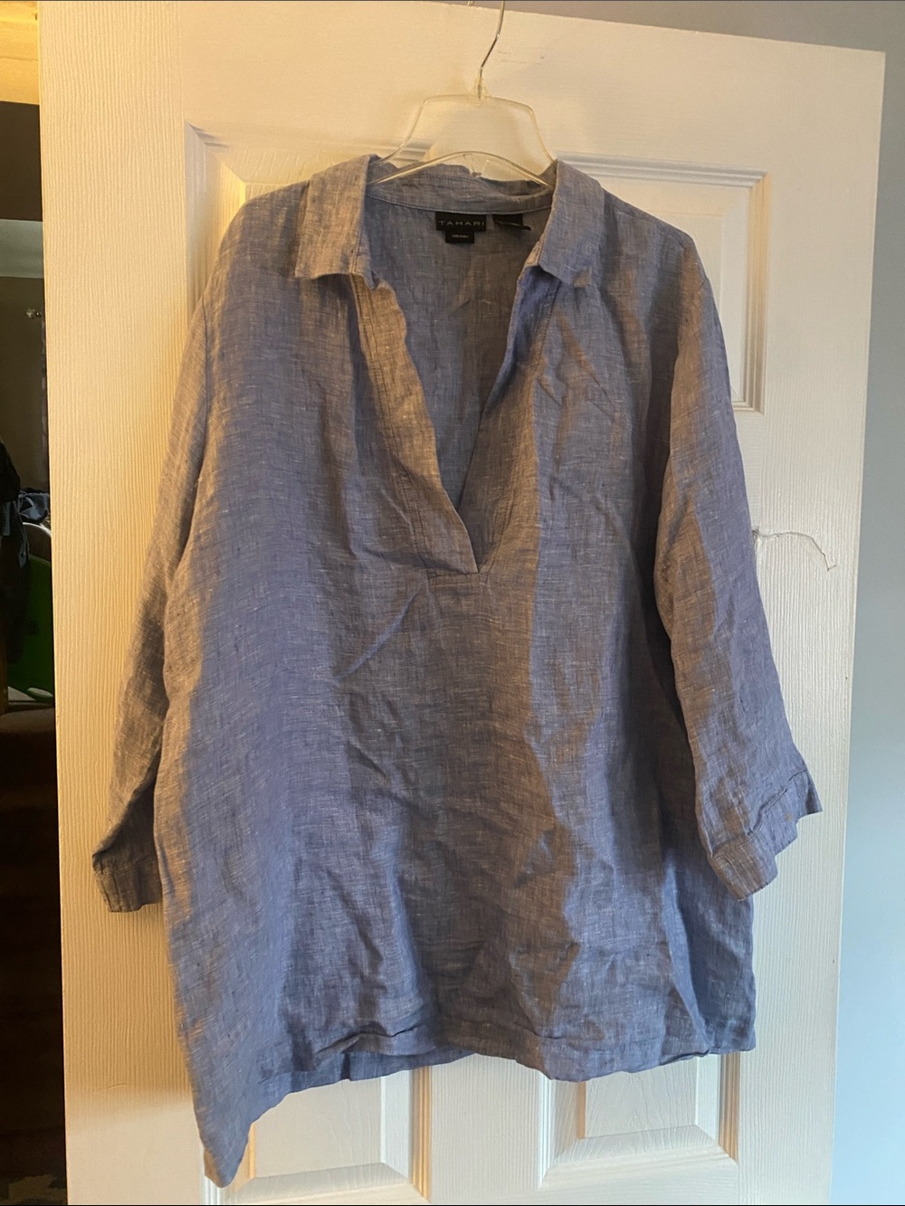 Tahari women’s Light Blue Linen Button-Down Shirt